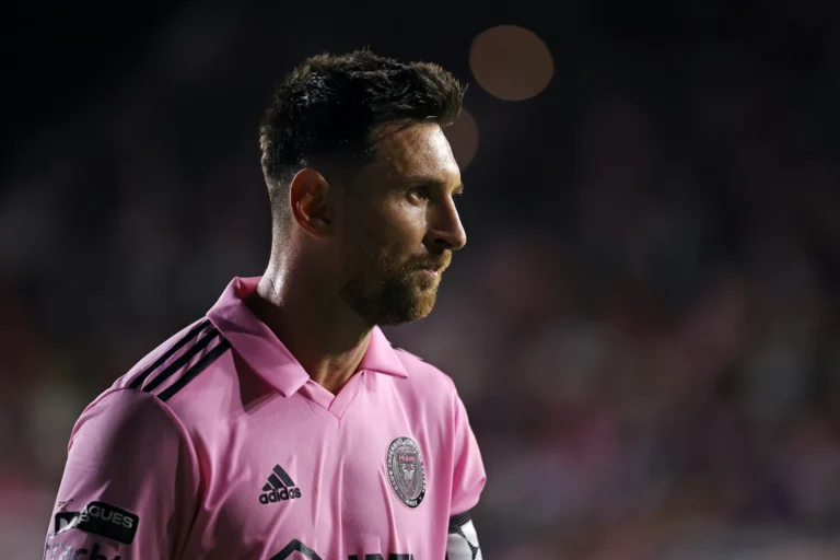 Read more about the article Lionel Messi and Inter Miami Stand in Solidarity with Striking Workers